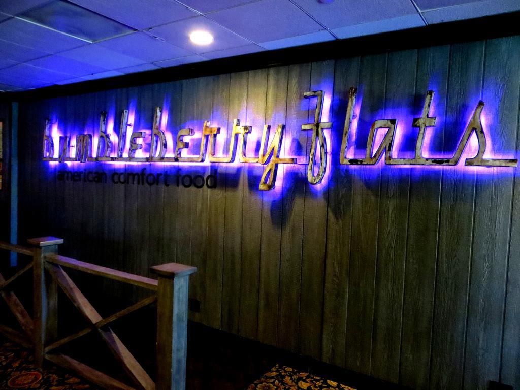 ไพโอเนียร์ โฮเต็ล แอนด์ แกลมบิง ฮอลล์ Hotel ลาฟลิน ภายนอก รูปภาพ
