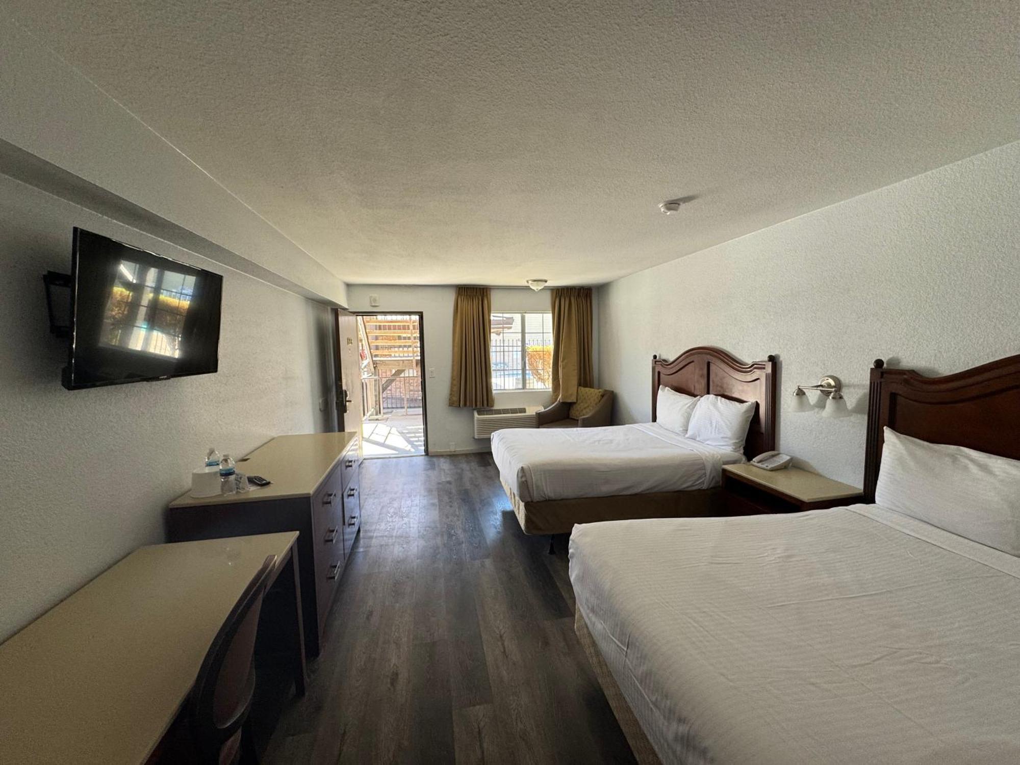 ไพโอเนียร์ โฮเต็ล แอนด์ แกลมบิง ฮอลล์ Hotel ลาฟลิน ภายนอก รูปภาพ