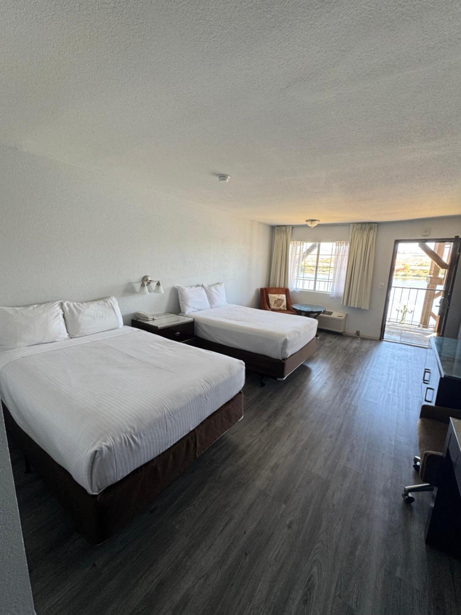ไพโอเนียร์ โฮเต็ล แอนด์ แกลมบิง ฮอลล์ Hotel ลาฟลิน ภายนอก รูปภาพ